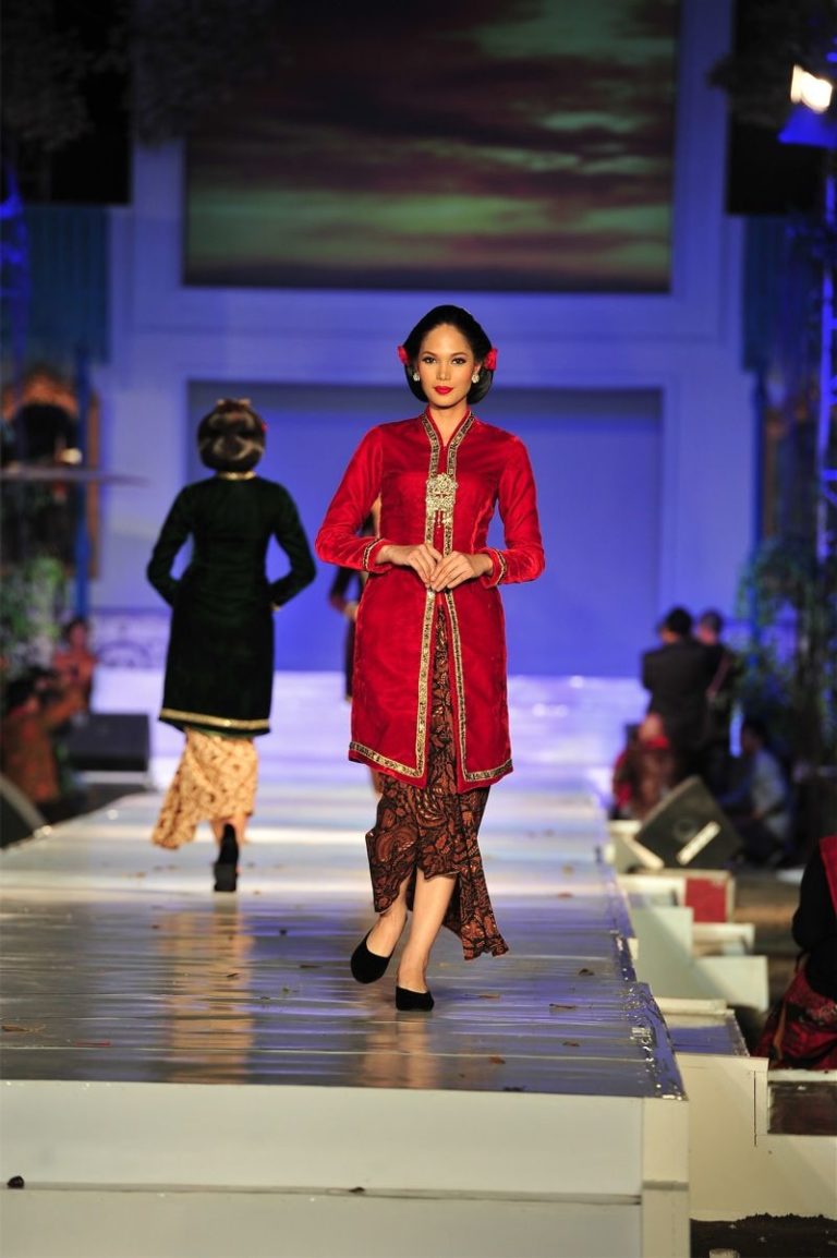   50 Model Kebaya  Jawa  Tradisional Klasik Modern dan 